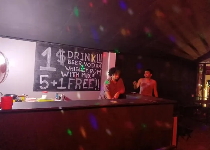 Full Moon Sky Bar Party In Pub Street El Rincon Espanol Siem Reap