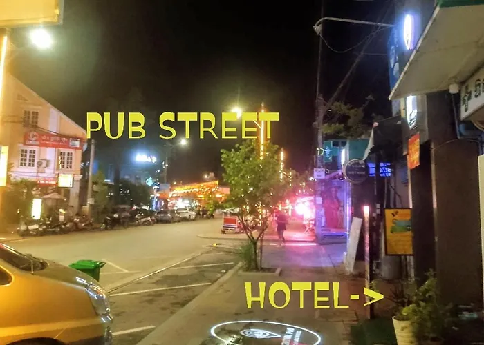 Full Moon Sky Bar Party In Pub Street El Rincon Espanol